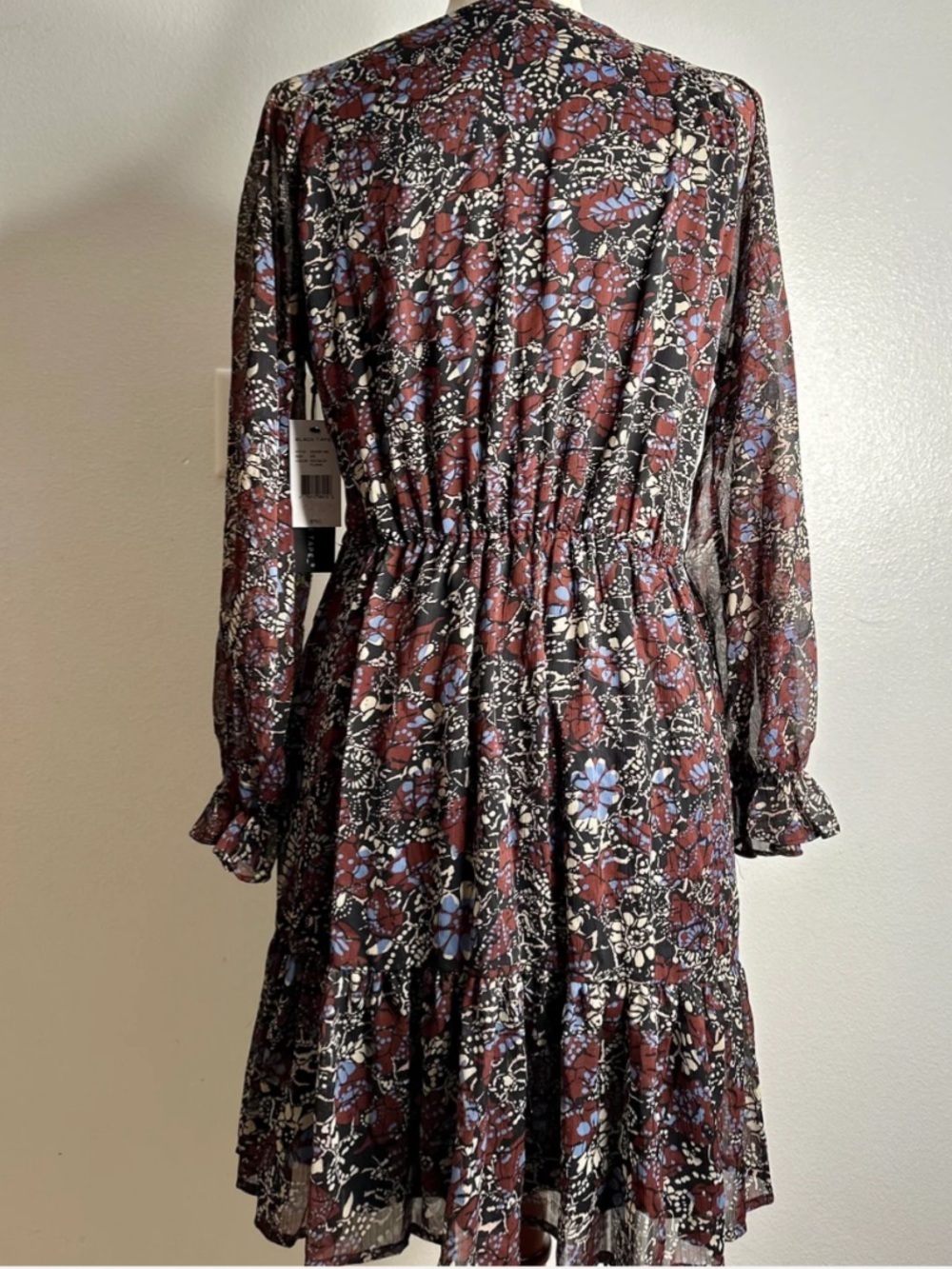 NWT BLACK TAPE Floral V-Neck Long Sleeve Ruffle Hem Lined Dress Size Small - Picture 4 of 5